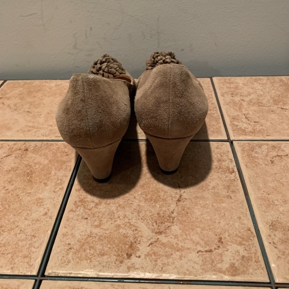 Bettina Round Toe Wedges in tan size 38 - Picture 5 of 12